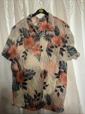 American Eagle Outfitters Coral, Navy & Cream Floral Camp Shirt